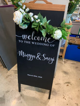 Загрузите изображение в программу просмотра галереи, Свадебное зеркало, виниловая наклейка, персонализированные имена и дата, настенная наклейка, декор для свадебной вечеринки, свадебный знак, виниловая фреска AJ551