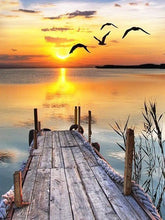 Laden Sie das Bild in den Galerie-Viewer, 5D DIY Diamond Painting Landschaft Sonnenuntergang Meer Kit voller Bohrer Stickerei Landschaft Mosaik Kunst Bild von Strass Wohnkultur Geschenk