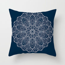 Laden Sie das Bild in den Galerie-Viewer, Blau-weißer Porzellandruck-Kissenbezug, böhmischer Stil, Mandala-Geometrie-Kissenbezug, moderne Mode, Sofa, Stühle, Dekokissen