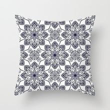 Laden Sie das Bild in den Galerie-Viewer, Blau-weißer Porzellandruck-Kissenbezug, böhmischer Stil, Mandala-Geometrie-Kissenbezug, moderne Mode, Sofa, Stühle, Dekokissen