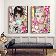 Cargar imagen en el visor de la galería, Póster de Hepburn con imágenes impresas de Marilyn Monroe, chicle, arte callejero, arte Pop, pintura en lienzo, decoración del hogar, Mural artístico de pared de habitación para mujer