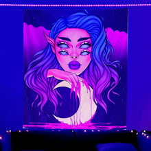 Charger l&#39;image dans la galerie, Tapisserie murale Hippie Rock Smoke Girl, lumière noire, décor de pièce réactif aux UV, esthétique lumineuse, crâne de néon, décor de chambre à coucher