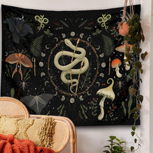 Carica l&#39;immagine nel visualizzatore della Galleria, Fase lunare ragazza Arazzo appeso a parete Falena Botanico Strega Estetico fungo serpente pianta Boho Panno da parete Decorazioni per la casa Camera da letto