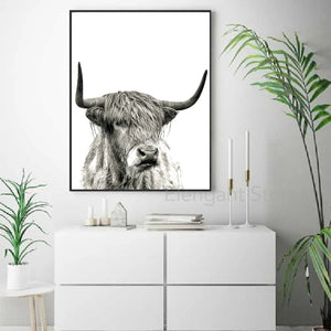 Impresión artística de vaca de las Tierras Altas con corona de flores para niñas, cuadro sobre lienzo para pared, Animal de granja, vaca, póster nórdico, decoración para sala de estar