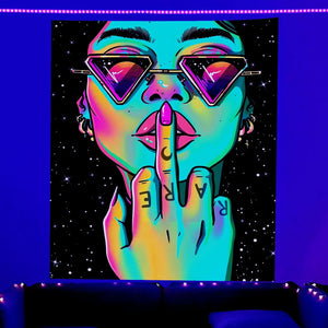 Hippie Rock Smoke Girl Arazzo da parete con luce nera Decorazione della stanza reattiva ai raggi UV Estetica luminosa Neon Skull Arazzo Decorazione della camera da letto