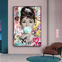 Cargar imagen en el visor de la galería, Póster de Hepburn con imágenes impresas de Marilyn Monroe, chicle, arte callejero, arte Pop, pintura en lienzo, decoración del hogar, Mural artístico de pared de habitación para mujer
