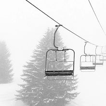 Carica l&#39;immagine nel visualizzatore della Galleria, Sci Montagna Stampa Fotografia in bianco nero Arte della parete Tela Pittura Immagine Amante dello sci Regalo Poster Decorazione domestica moderna nordica