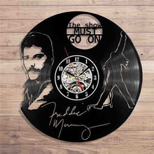 Carica l&#39;immagine nel visualizzatore della Galleria, Orologio da parete Queen Rock Band Design moderno Tema musicale Orologi classici con dischi in vinile Orologio da parete Decorazioni per la casa d&#39;arte Regali per musicisti