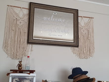 Загрузите изображение в программу просмотра галереи, Свадебное зеркало, виниловая наклейка, персонализированные имена и дата, настенная наклейка, декор для свадебной вечеринки, свадебный знак, виниловая фреска AJ551