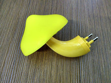 Cargar imagen en el visor de la galería, Enchufe de EE. UU. UE, luz LED de noche, lámpara de luces de enchufe de pared de seta para dormitorio, decoración del hogar, lámpara con Sensor controlado por luz