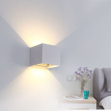 Carica l&#39;immagine nel visualizzatore della Galleria, Lampada da parete a LED 6W 12W IP65 Lampada da parete per giardino con portico ad angolo regolabile impermeabile per esterni AV85-265V Lampada per illuminazione interna in alluminio