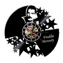 Carica l&#39;immagine nel visualizzatore della Galleria, Orologio da parete Queen Rock Band Design moderno Tema musicale Orologi classici con dischi in vinile Orologio da parete Decorazioni per la casa d&#39;arte Regali per musicisti