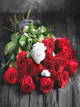 Cargar imagen en el visor de la galería, Evershine diamante bordado Rosa diamantes de imitación cuadros completo cuadrado diamante pintura flores negro blanco punto de cruz decoración del hogar