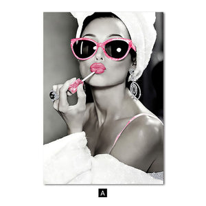 Fashion Woman Lip Canvas Poster Diamond Toilet Roll Paper Wall Art Print Painting Modern Picture For Bathroom Home Decoration