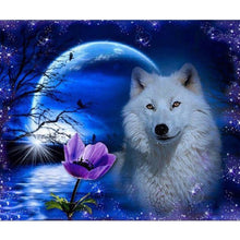 Cargar imagen en el visor de la galería, 5D Diy diamante pintura Lobo diamante bordado Luna paisaje Rhinestone mosaico animales hecho a mano regalo decoración de pared