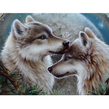 Cargar imagen en el visor de la galería, 5D Diy diamante pintura Lobo diamante bordado Luna paisaje Rhinestone mosaico animales hecho a mano regalo decoración de pared